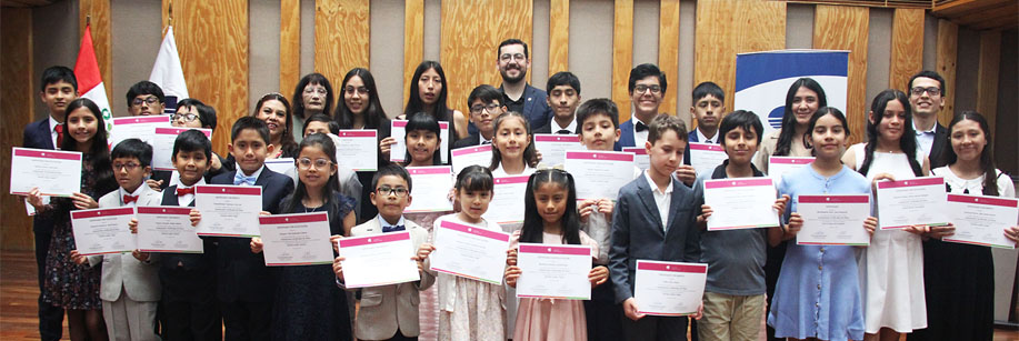 UNM reconoce el talento musical con la entrega de diplomas de Piano, Guitarra y talleres especializados